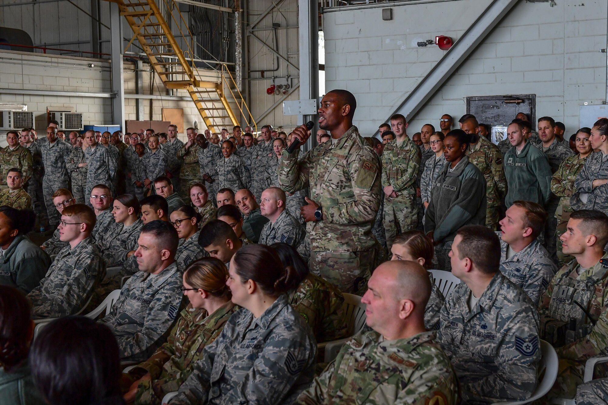 An airman asks Air Force Chief of Staff and Chief Master Sgt. of the Air Force a question.
