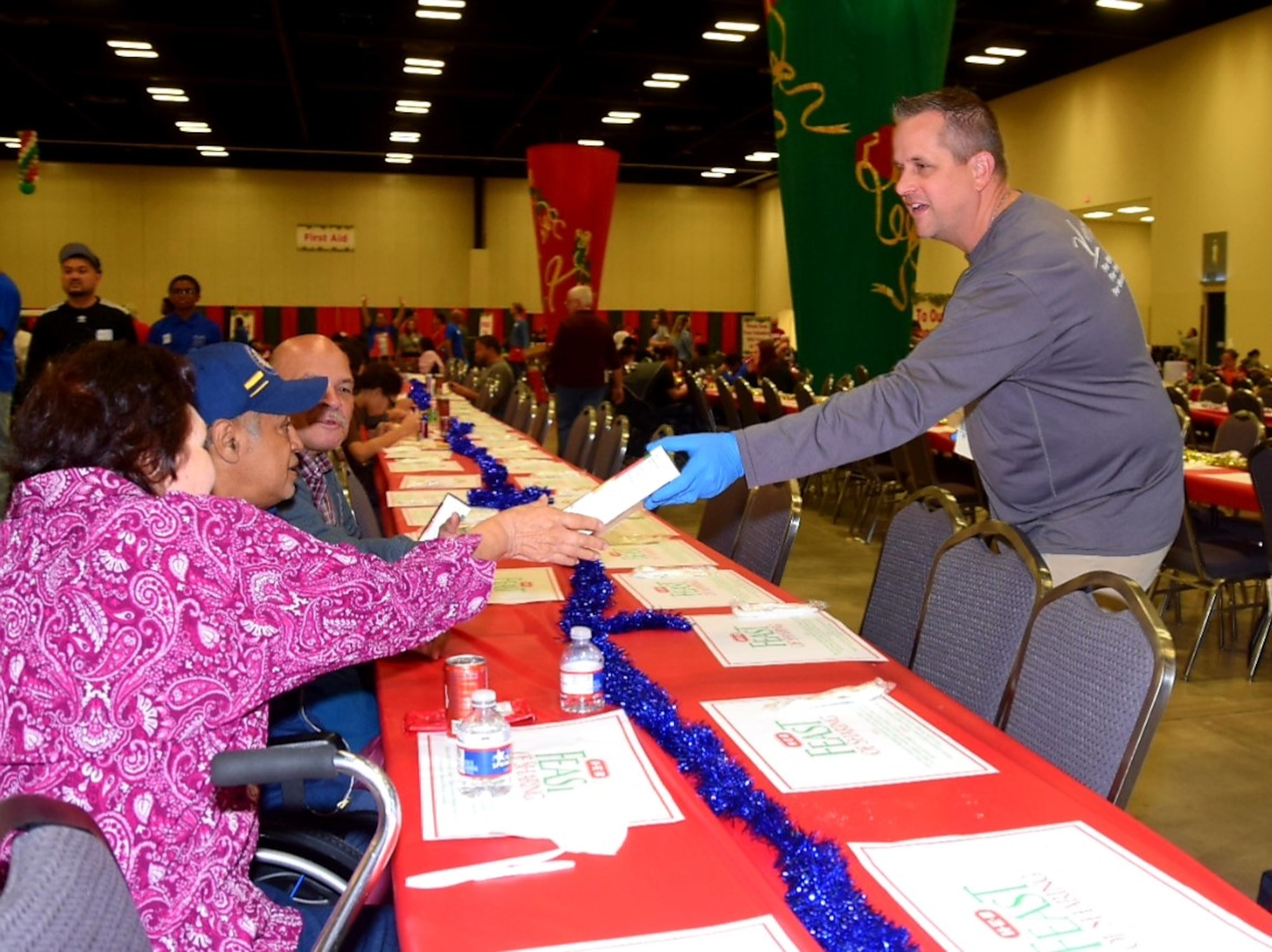 Reserve Citizen Airmen from the 433rd Airlift Wing joined forces with 1,000 other volunteers from the Greater San Antonio Area in serving more than 10,000 meals during the afternoon shift at H-E-B’s 26th Annual Feast of Sharing holiday dinner Dec. 23 at the Henry B. Gonzalez Convention Center in San Antonio, Texas.