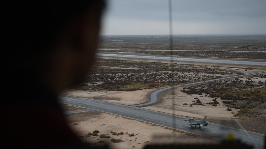 A 54th Operations Support Squadron air traffic controller observes an F-16 Fighting Falcon taxi near Badger Road, Dec. 18, on Holloman Air Force Base, N.M. Badger Road is named after a badger found by airfield management. (U.S. Air Force photo by Staff Sgt. BreeAnn Sachs)