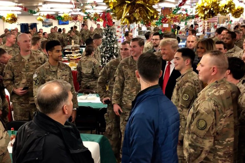 The President and First Lady pose for a picture with troops.