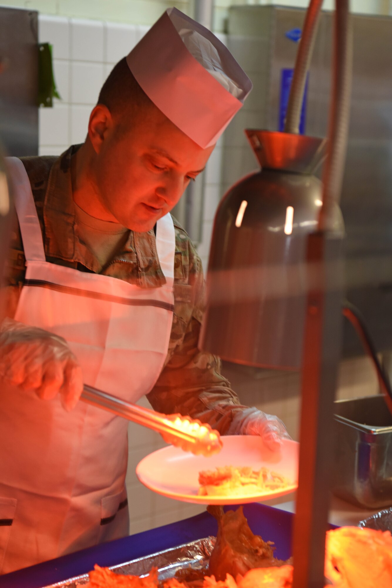 U.S. Air Force Col. John Bosone, 8th Fighter Wing commander, plates turkey during a holiday meal at Kunsan Air Base, Republic of Korea, Dec. 25, 2018. 8th Fighter Wing leadership served this meal to Airmen to help boost morale around the holidays. (U.S. Air Force photo by Staff Sgt. Joshua Edwards)