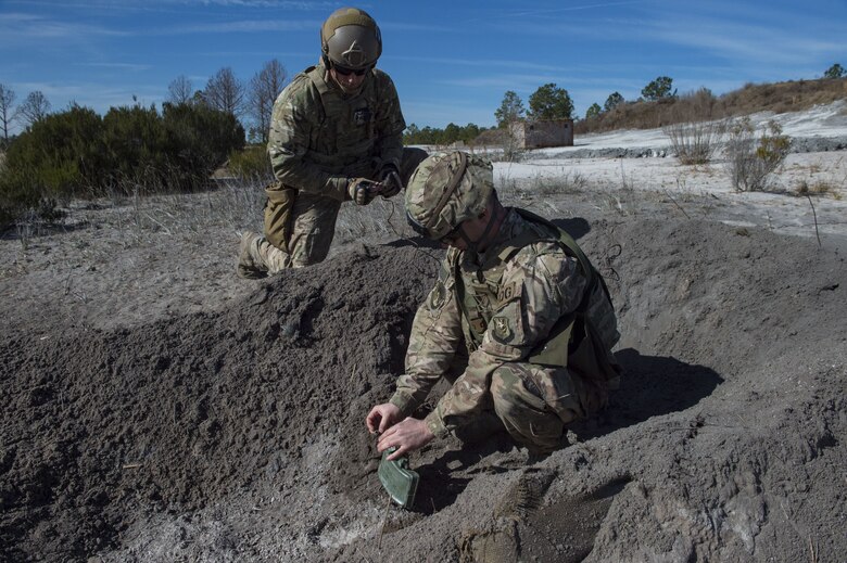 Airmen attach firing wire to an M18 Claymore mine, Jan. 25, 2018, at Camp Blanding Joint Training Center, Fla. The Airmen traveled to Blanding to participate in Weapons Week where they qualified on heavy weapons ranging from the M249 light machine gun to the M18 Claymore mine. (U.S. Air Force photo by Senior Airman Janiqua P. Robinson)