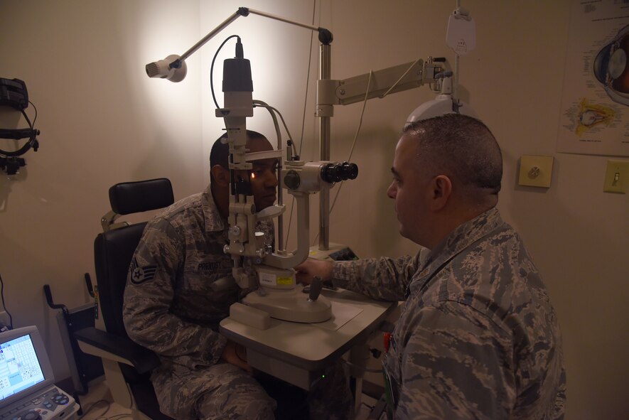 22 ARW, 22 AMDS, McConnell AFB, Optometrist