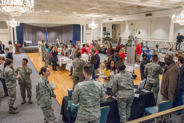 Maxwell hosts the EFMP Town Hall and Information Fair > Maxwell Air