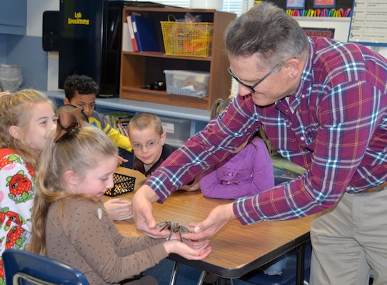 Dr William Miller U S Army Environmental Command Entomologist Allows A Second Grade
