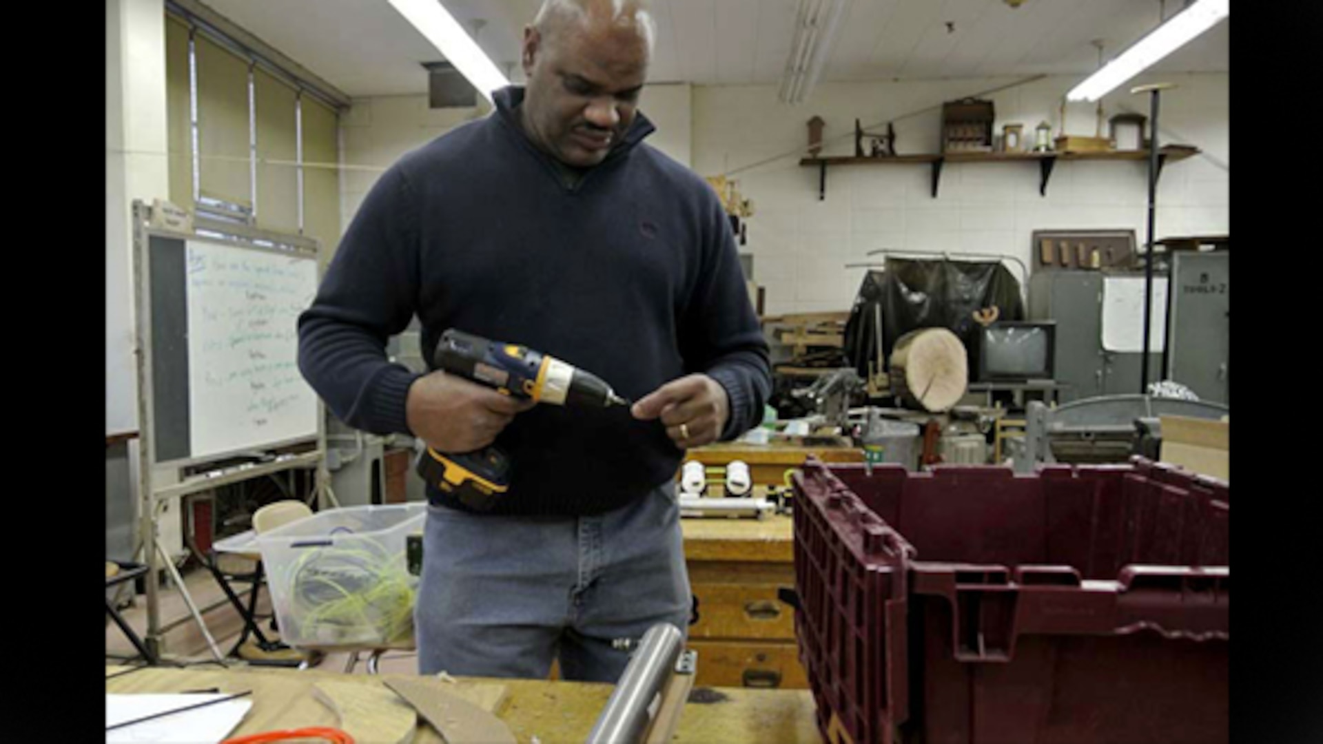 Kyle Carter, a Defense Contract Management Agency quality assurance specialist, volunteers as a mentor at Queens High School for Information, Research and Technology in Far Rockaway, N.Y. as part of an after-school robotics program. (DCMA photo by Manny Santana)