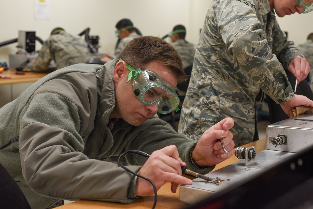 365th Training Squadron avionics fundamentals course