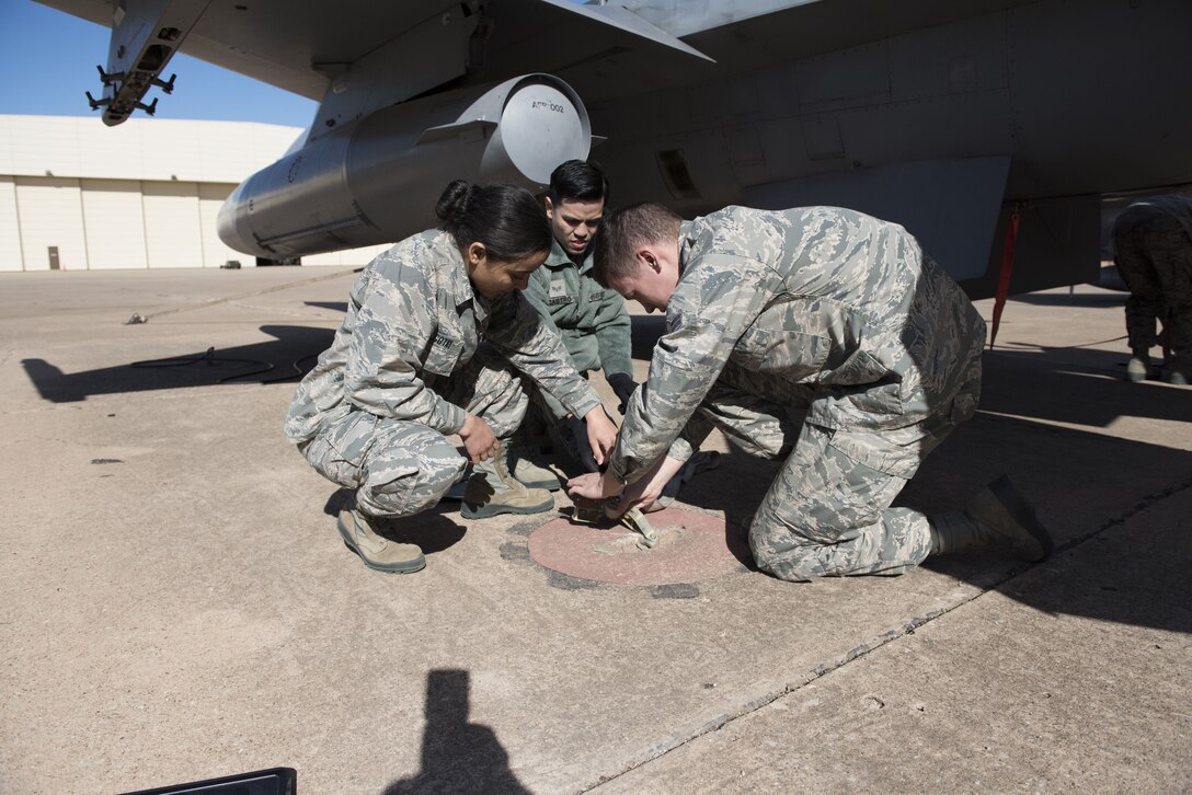 362nd TRS Crew chief training