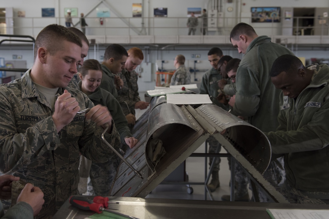 362nd TRS Crew chief training