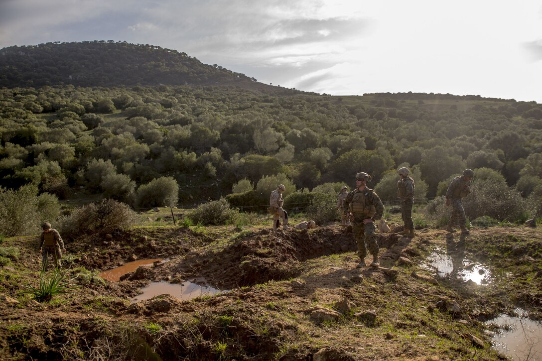 U.S. explosive ordnance disposal Marines with Special Purpose Marine Air-Ground Task Force-Crisis Response-Africa train with Spanish EOD Marines at Sierra del Retin, Spain, Jan. 18, 2018. SPMAGTF-CR-AF is deployed to conduct limited crisis-response and theater-security operations in Europe and North Africa. (U.S. Marine Corps photo by Sgt. Takoune H. Norasingh/Released)