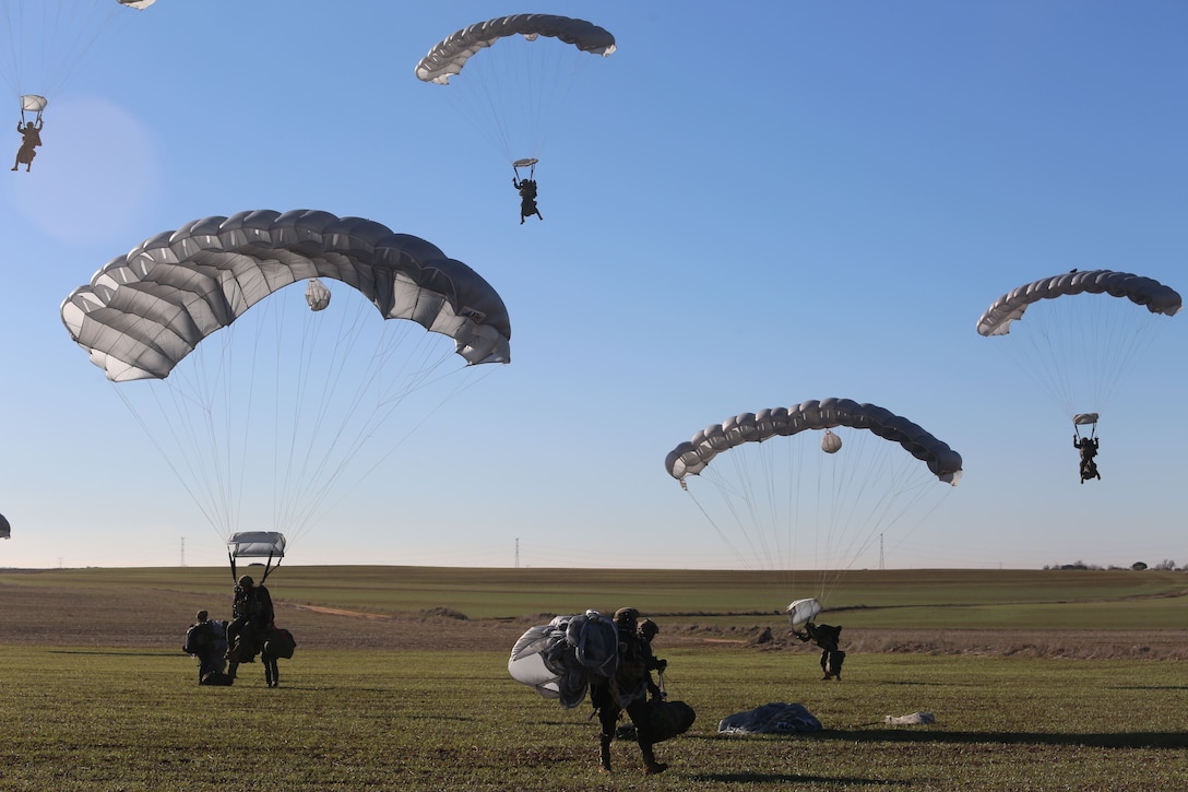 Spanish Armed Forces paratroopers descend to the ground during Operation Death From Above, a bilateral training exercise with U.S. Marines assigned to Special Purpose Marine Air-Ground Task Force-Crisis Response-Africa and Spanish Armed Forces paratroopers, near Torrejón Air Base, Spain, Jan. 22, 2018. SPMAGTF-CR-AF is deployed to conduct limited crisis-response and theater-security operations in Europe and Africa. (U.S. Marine Corps Photo by Lance Cpl. Patrick Osino)