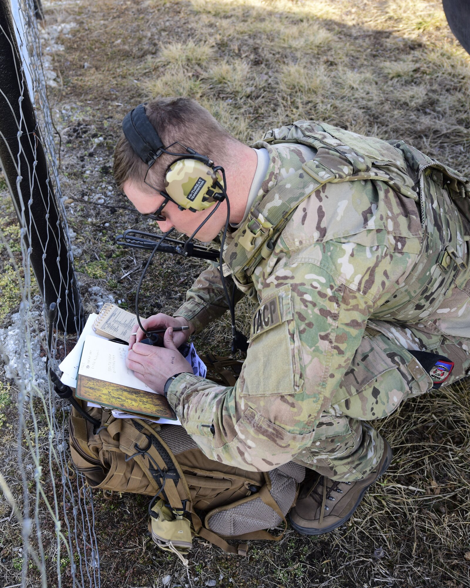 A Joint Terminal Attack Controller from the 7th Air Support Operations Squadron, located in Fort Bliss, Texas, writes down information during a joint training at Warshaw, Mo., Jan. 31, 2018. JTACs are personnel who are authorized to call airstrikes and help coordinate close-air-support missions. (U.S. Air Force by Staff Sgt. Danielle Quilla)