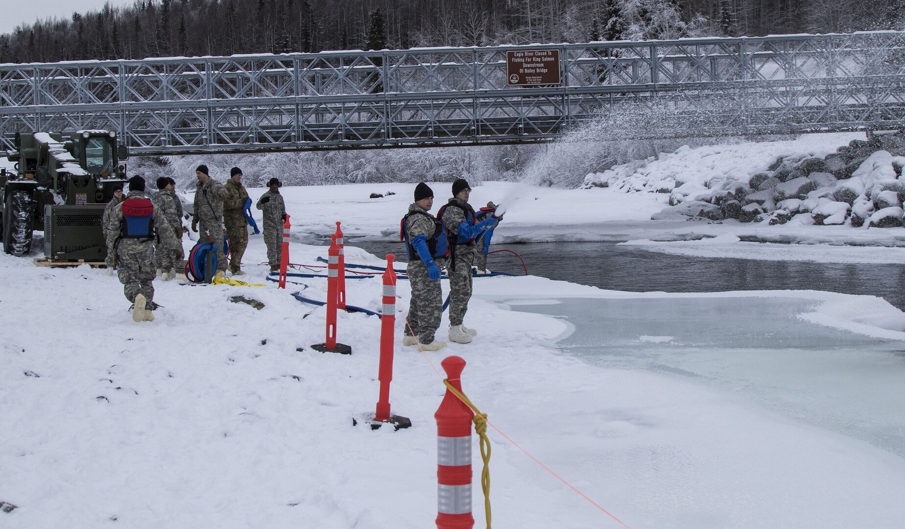 Alaska engineers practice ice bridging