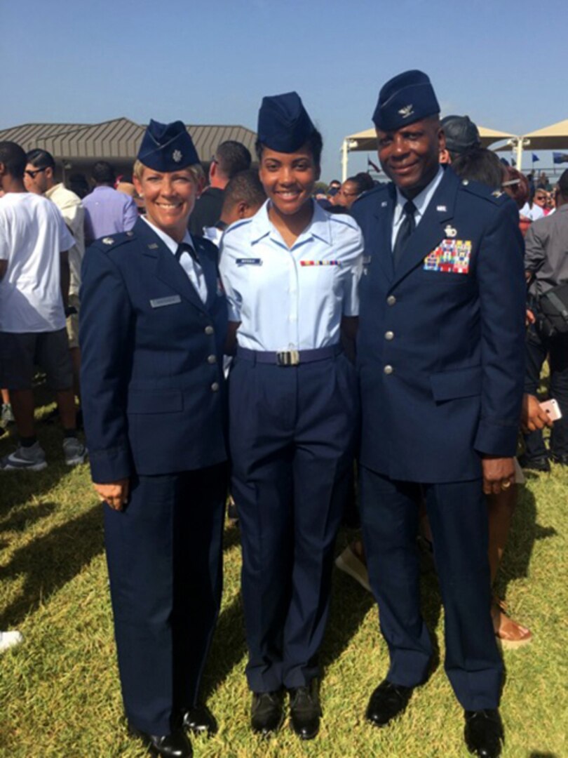 Ohio Airman with her parents