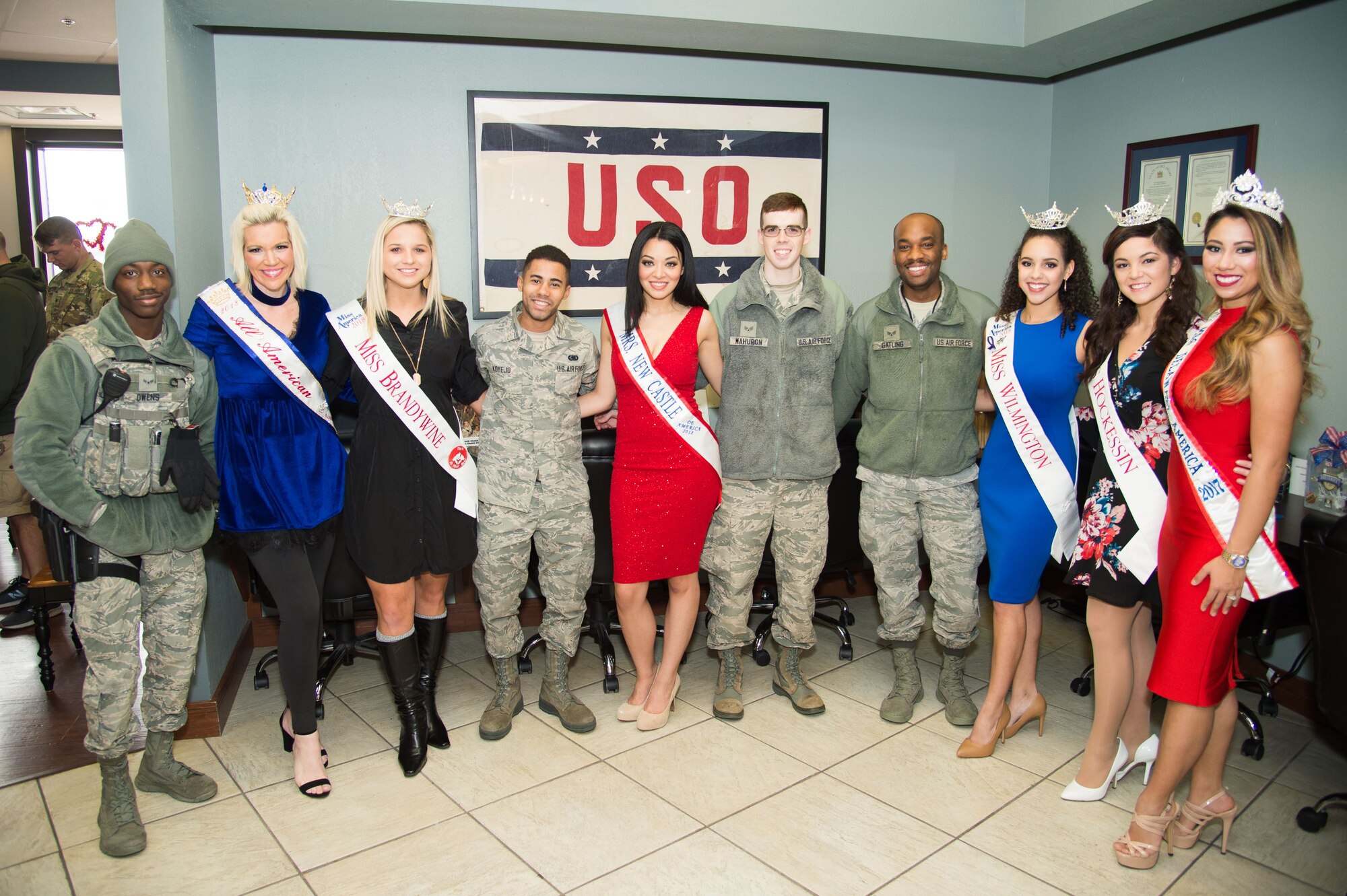 Delaware beauty queens meet Team Dover Airmen at the National Pizza Day event Feb. 9, 2018, at the USO on Dover Air Force Base, Del.  The pageant winners from various cities throughout Delaware volunteered their time to meet Airmen and their families, serve them lunch and sign autographs. (U.S. Air Force photo by Mauricio Campino)