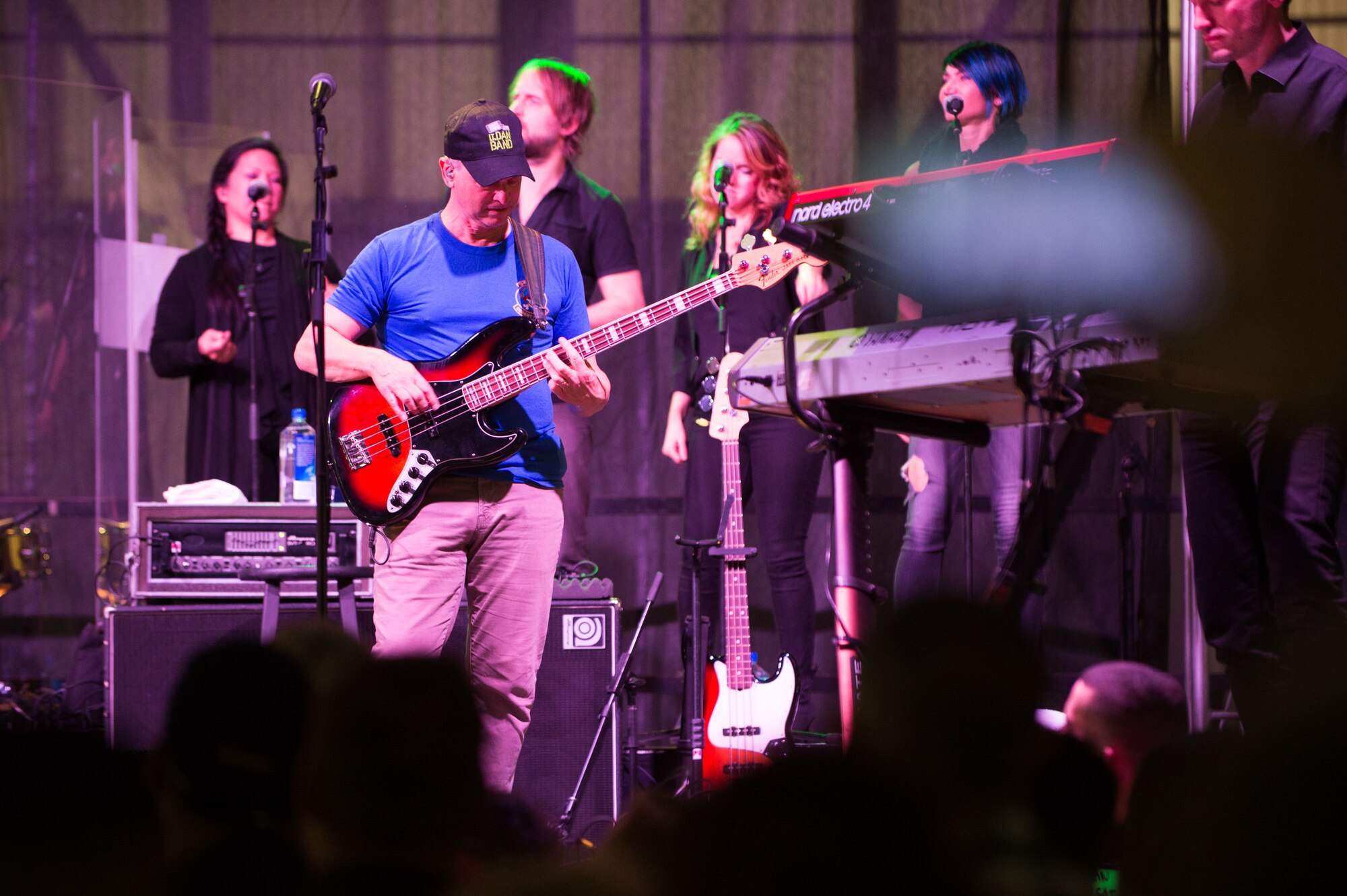 Gary Sinise, Lt. Dan Band rock the hangar