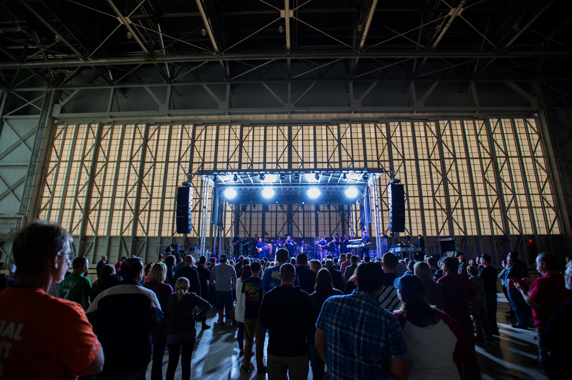 Gary Sinise, Lt. Dan Band rock the hangar