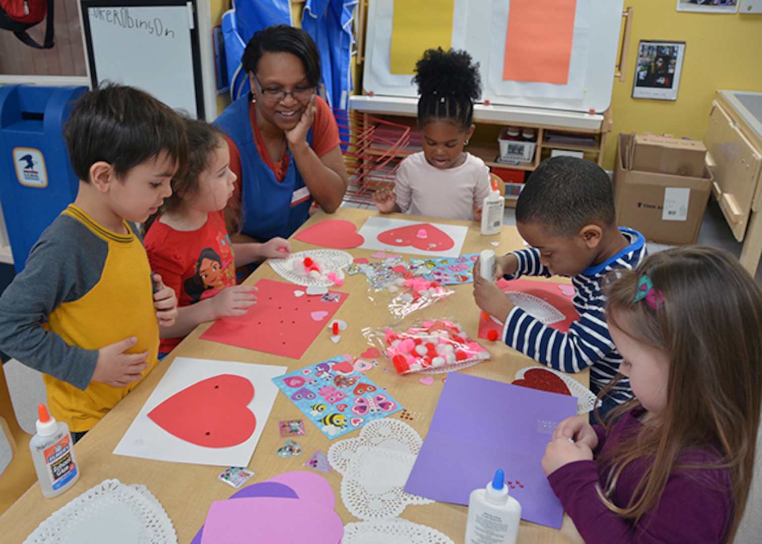 Children make valentines for veterans