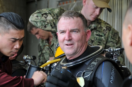 PANAMA CITY, Florida - Commander, Navy Expeditionary Combat Command Rear Adm. Brian Brakke, USN, dives the Diver Augmented Vision Display heads up display system Feb. 1, 2018 at Naval Diving and Salvage Training Center in Panama City, Florida. DAVD is a real time, heads-up display created by Naval Surface Warfare Center Panama City Division project team. (RELEASED). U.S. Navy photo by Jacqui Barker, NSWC PCD.