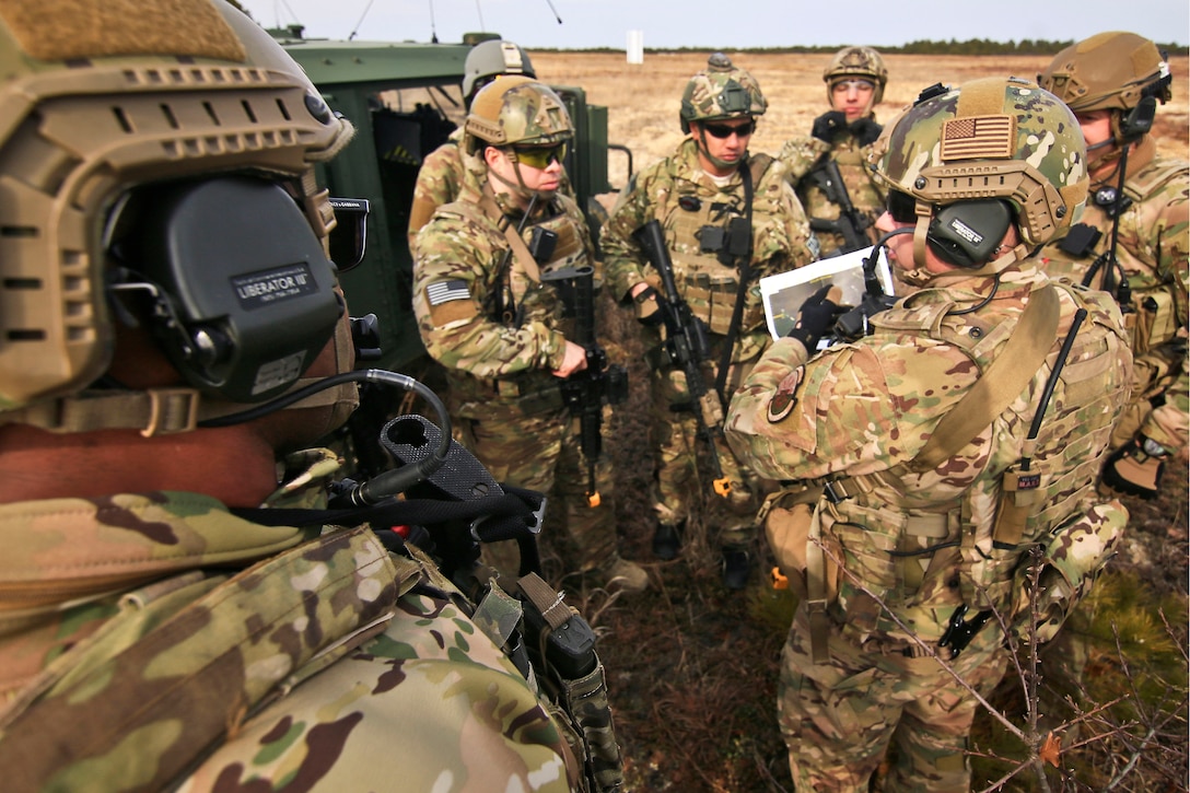 Air Force Staff Sgt. William Reed, right, briefs airmen during training.