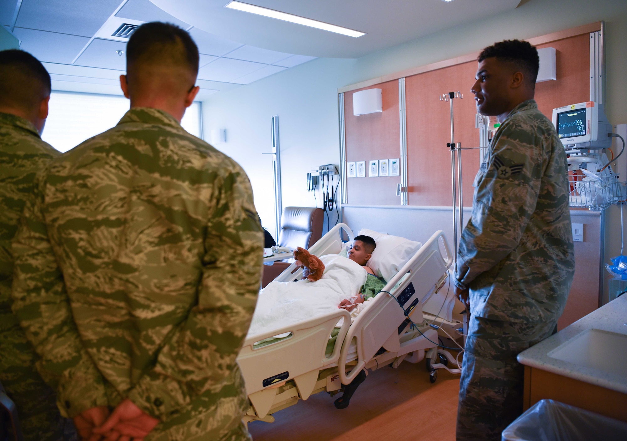 Airmen from F.E. Warren Air Force Base, Wyo., deliver teddy bears to the Children’s Hospital Colorado, Aurora, Colorado, Feb. 14, 2018. Most of the children admitted to the hospital make it their temporary home by decorating their room to fit their personality because they spend extended periods of time there. 100 bears were donated by the Warren Top 3, a private organization on base, to hand out to the children in the neurology and orthopedic wings. (U.S. Air Force photo by Airman 1st Class Abbigayle Wagner)