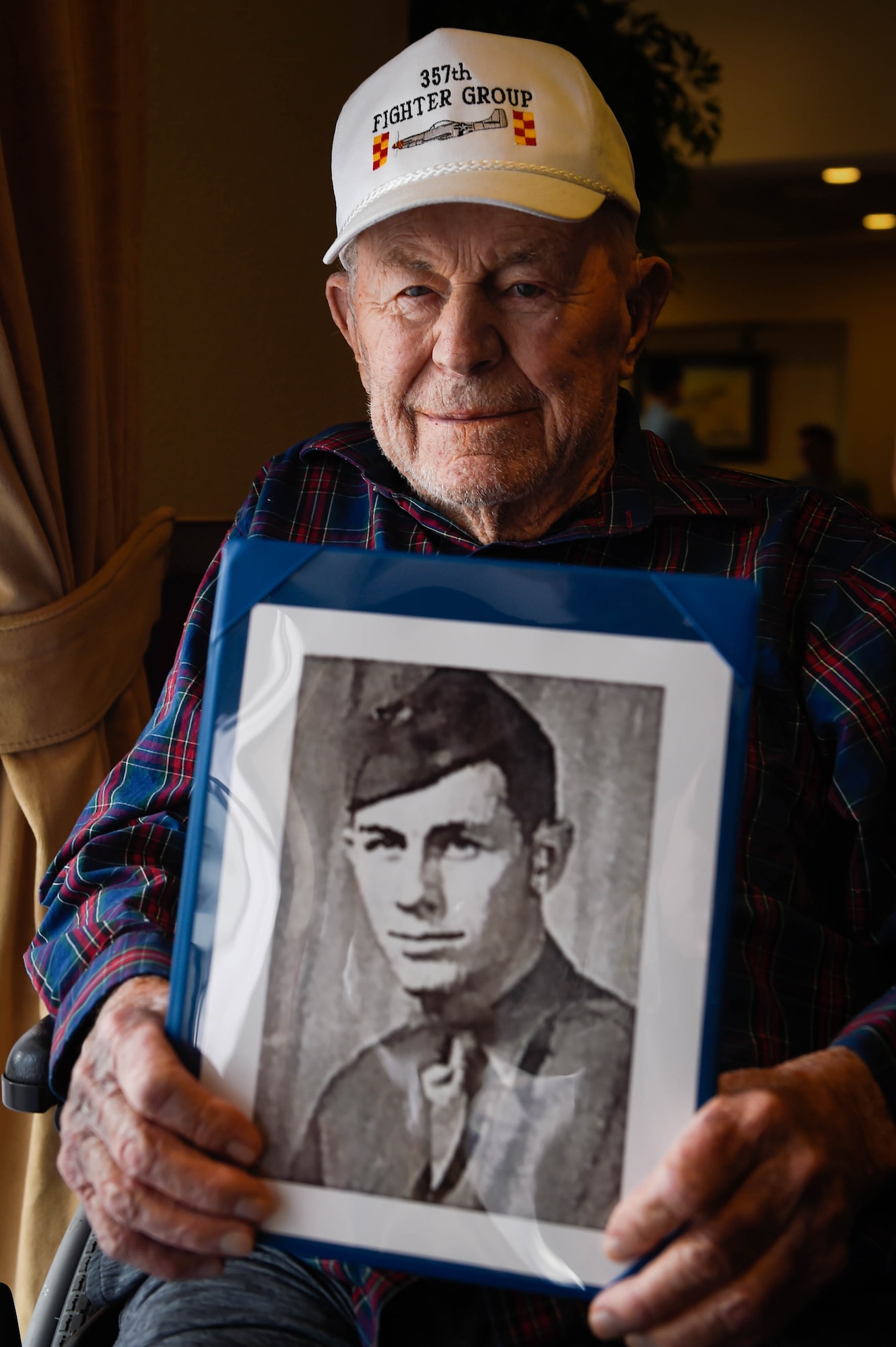 Airpower pioneer Brig. Gen. Chuck Yeager visits Luke > Luke Air Force