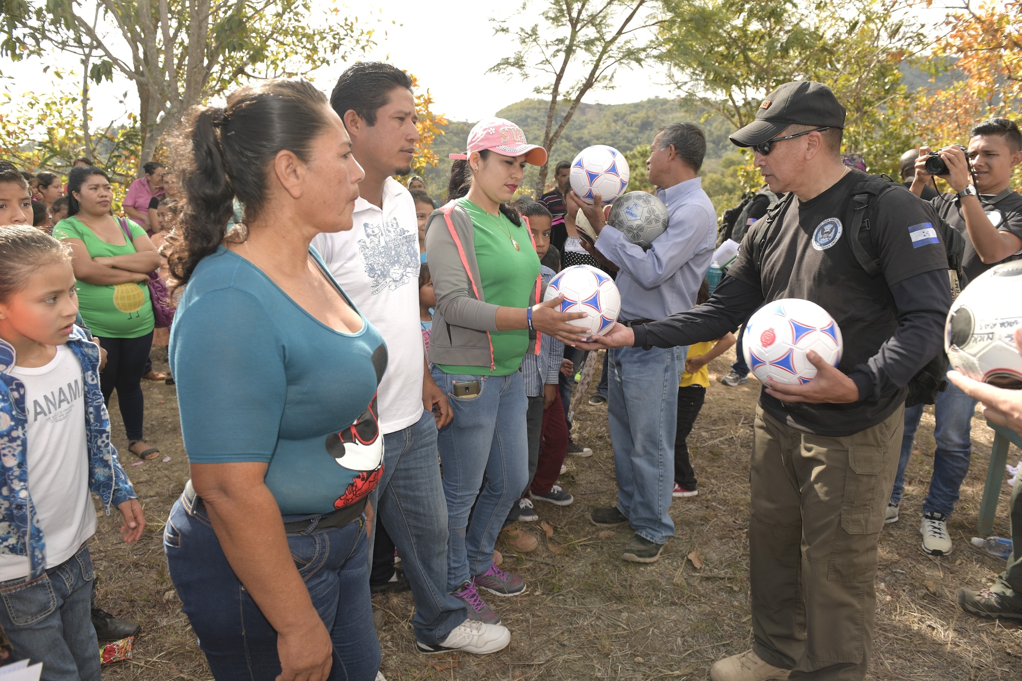 Joint Task Force-Bravo volunteers visit Villages of Comayagua and La Paz