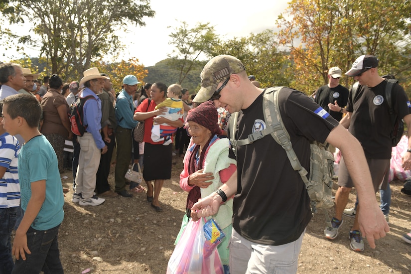 Joint Task Force-Bravo volunteers visit Villages of Comayagua and La Paz