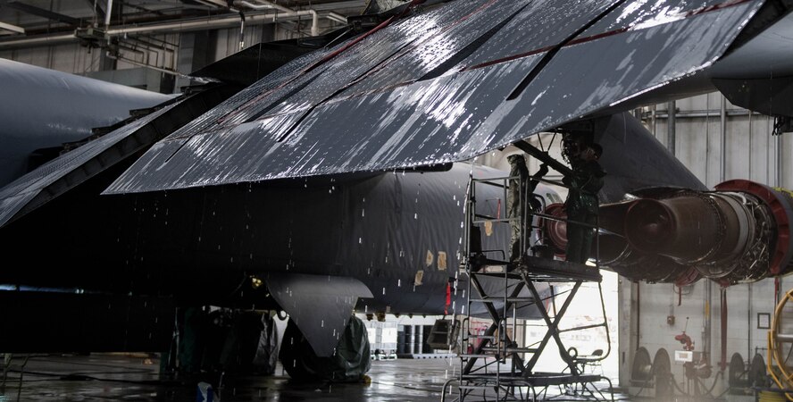 2MXS washes the Stratofortress