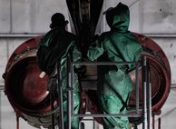 2MXS washes the Stratofortress