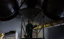 2MXS washes the Stratofortress