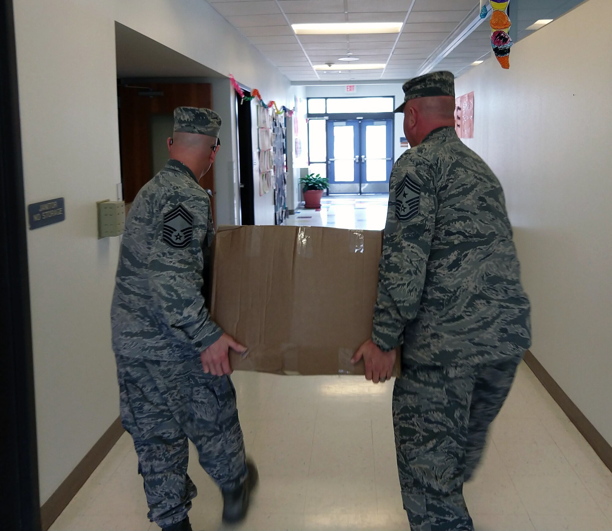 "Fighting Tigers" Chiefs Donate Books to Kids