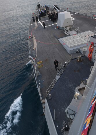 The Arleigh Burke-class guided-missile destroyer USS Sterett (DDG 104) pulls into Pearl Harbor for a port visit. Sterett is on a scheduled deployment to conduct operations in the Indo-Pacific region. It will also support the Wasp Expeditionary Strike Group (ESG) in order to advance U.S. Pacific Fleet’s Up-Gunned ESG concept and will train with forward-deployed amphibious ships across all mission areas.