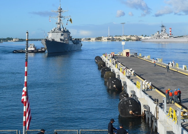 The Arleigh Burke-class guided-missile destroyers USS Sterett (DDG 104) and USS Dewey arrive in Pearl Harbor for a port visit. Sterett and Dewey are on a scheduled deployment to conduct operations in the Indo-Pacific region. They will also support the Wasp Expeditionary Strike Group (ESG) in order to advance U.S. Pacific Fleet’s Up-Gunned ESG concept and will train with forward-deployed amphibious ships across all mission areas.