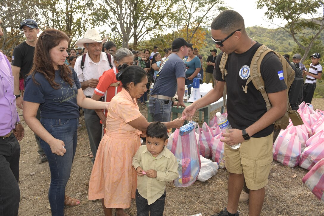 Joint Task Force-Bravo volunteers visit Villages of Comayagua and La Paz