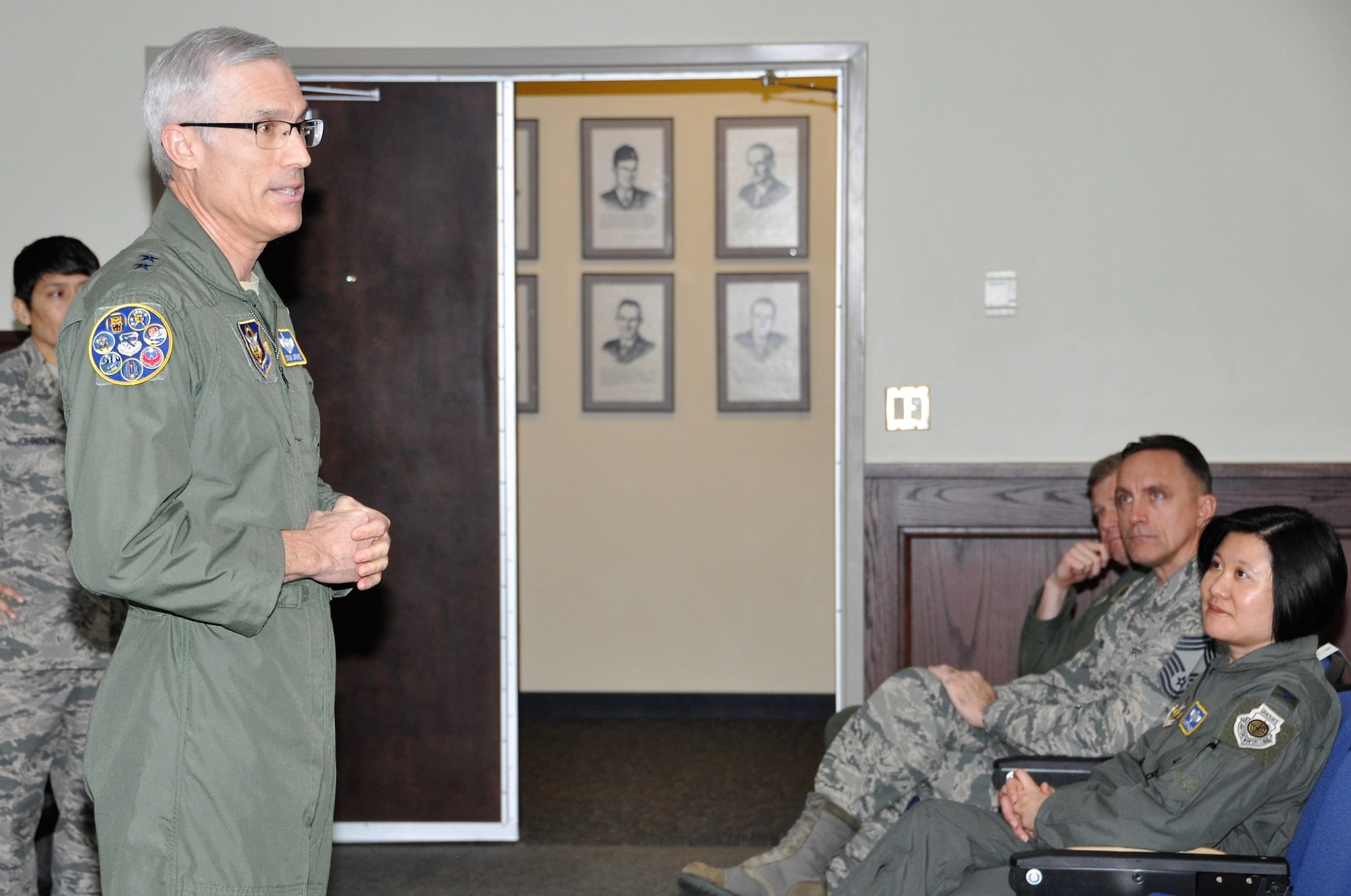 22AF commander, command chief visit 340th FTG