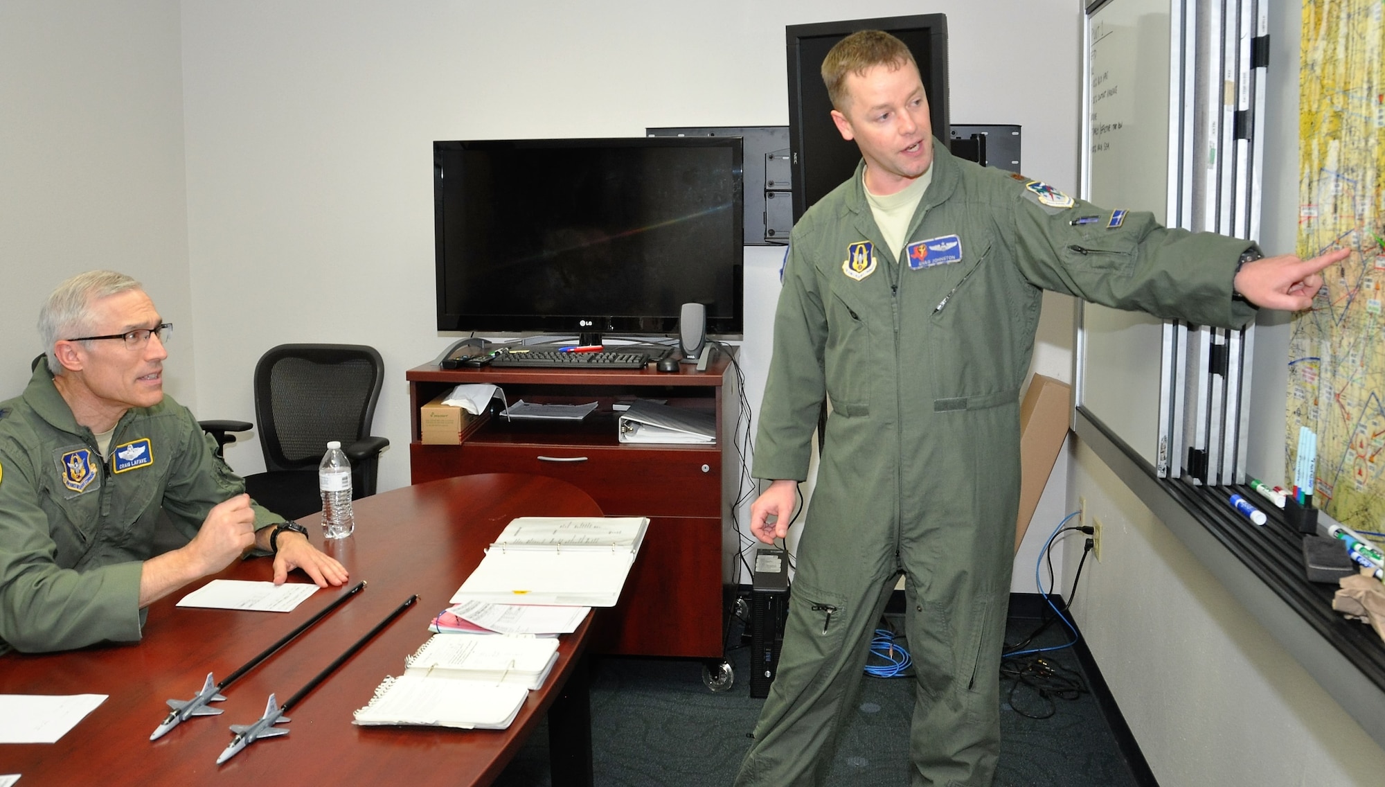 22AF commander, command chief visit 340th FTG