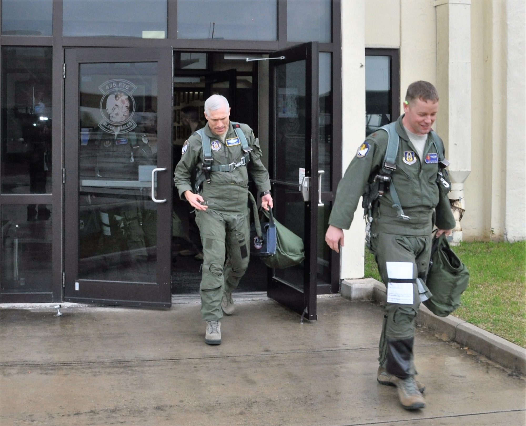 22AF commander, command chief visit 340th FTG