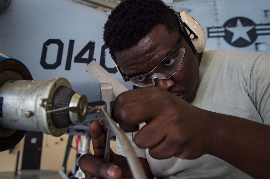 Airman 1st Class Devonta’ Edmonds, 75th Aircraft Maintenance Unit (AMU) weapons load crew chief, measures an umbilical on an inert  MK-84 general purpose bomb during a weapons-load competition, Feb. 22, 2018, at Moody Air Force Base, Ga. Judges assessed the 75th and 74th AMUs on how quickly and efficiently they loaded munitions onto an A-10C Thunderbolt II during the loading portion of the competition. They were also judged on dress and appearance and a written test based on munition knowledge. (U.S. Air Force photo by Senior Airman Janiqua P. Robinson)