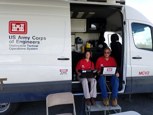 Tracy Vanhee (right), Portland District materials handler for the Rogue River Project: