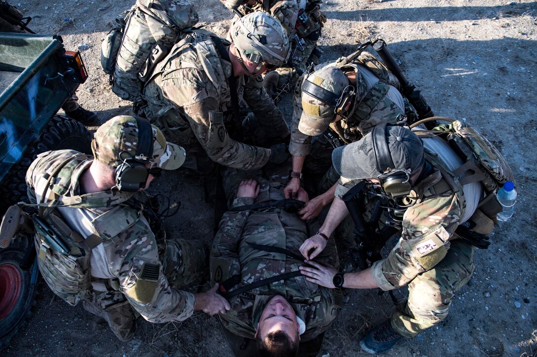 Air Force pararescuemen and soldiers conduct medical training during an exercise.