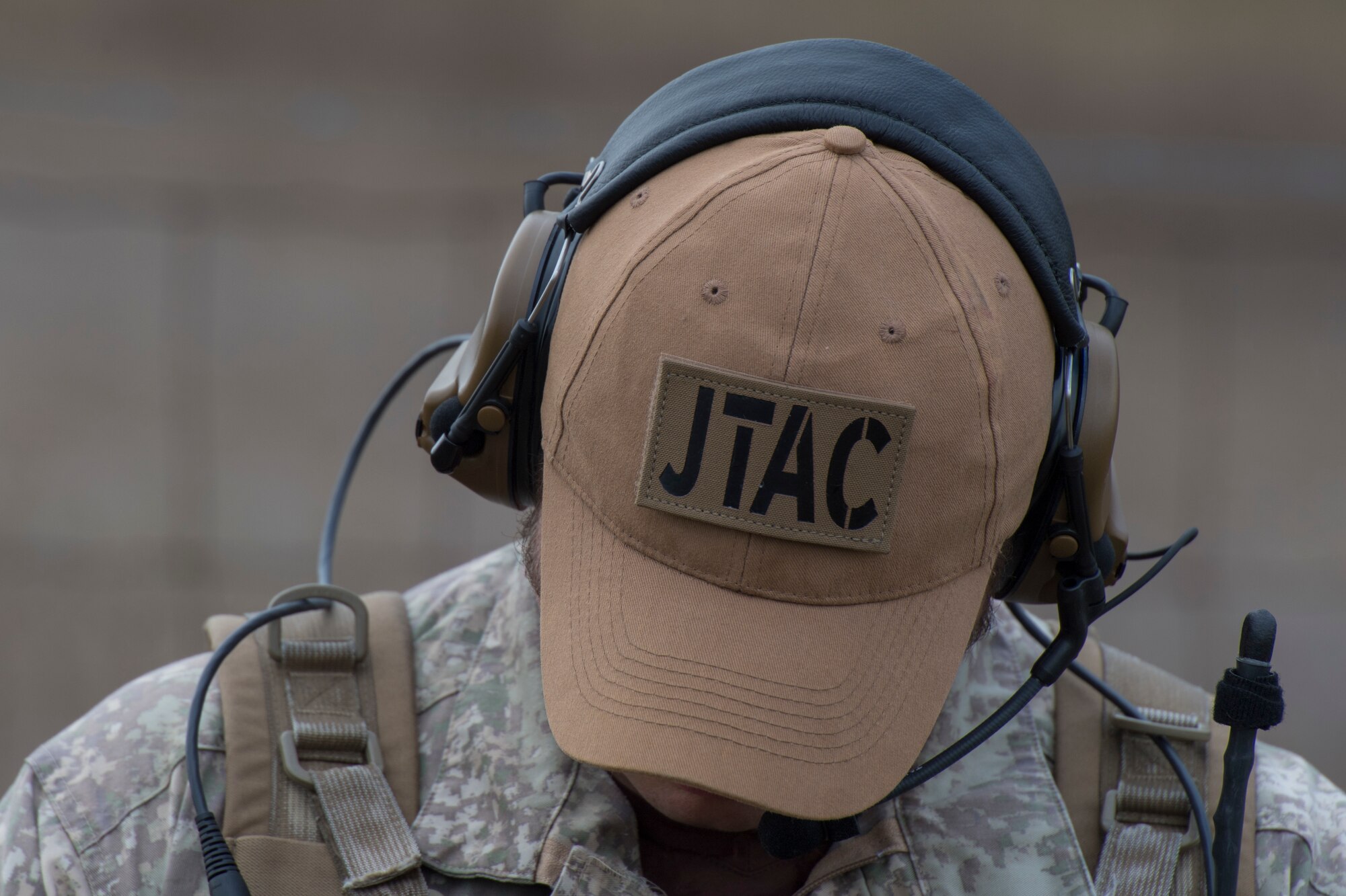 A New Zealand army joint terminal attack controller wears a hat to block the sun during combined training, Feb 20, 2018, in Lakeland, Ga. Ally forces from the Canadian Royal Air Force and NZA traveled to Moody Air Force Base, Ga., to train with the 75th Fighter Squadron on close air support. (U.S. Air Force photo by Staff Sgt. Eric Summers Jr.)