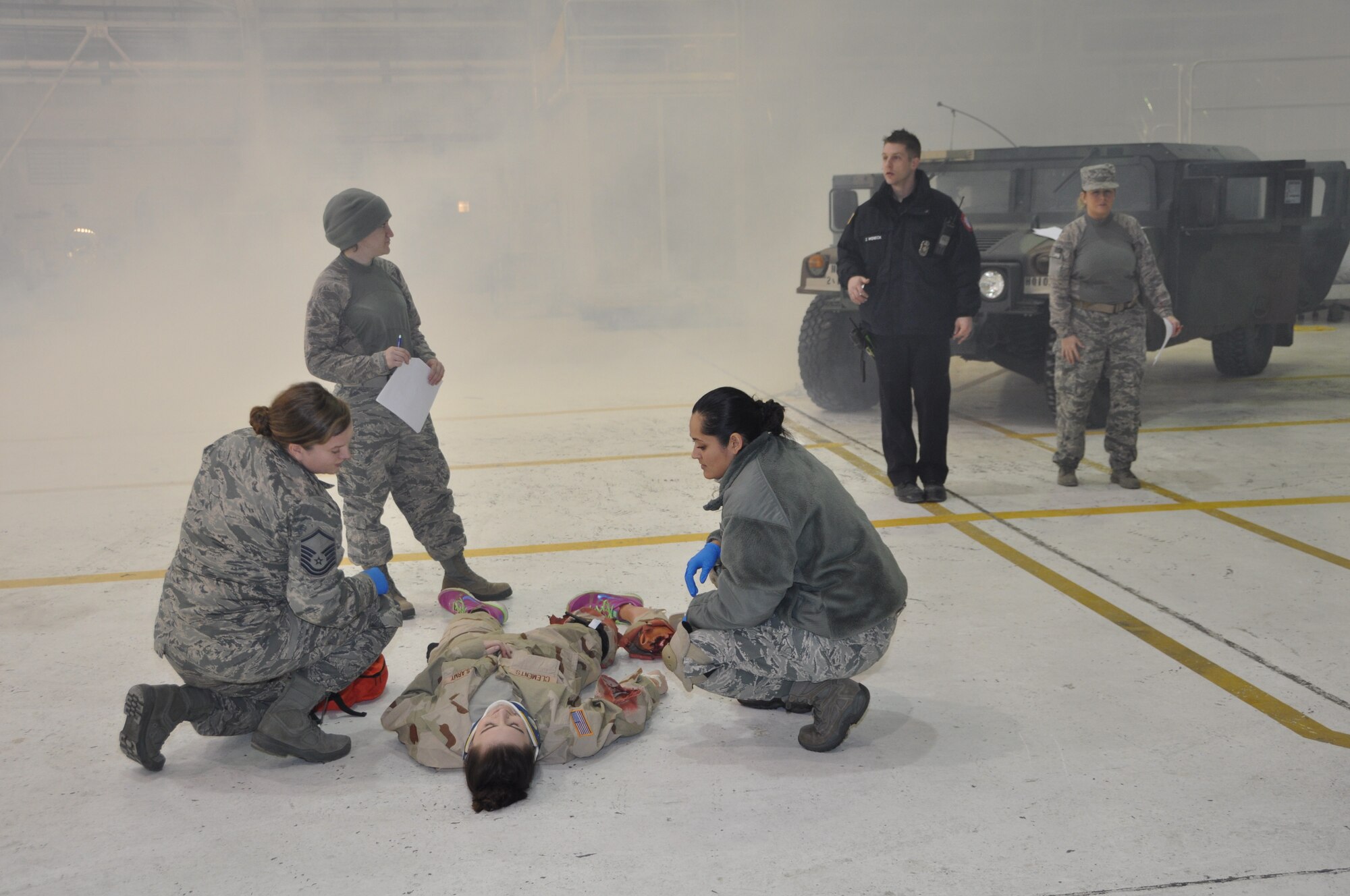 914th ASTS participates in EMT refresher course