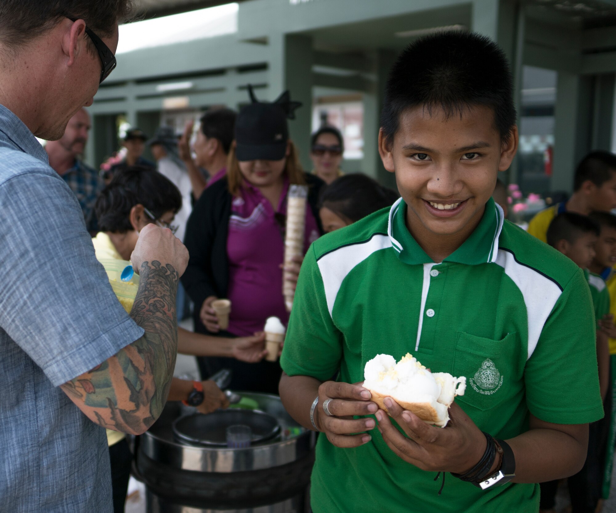 Airmen bring charity to local Thai school