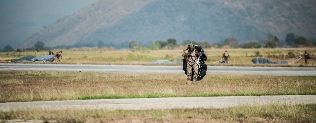 Bilateral friendship jump at Cobra Gold 2018