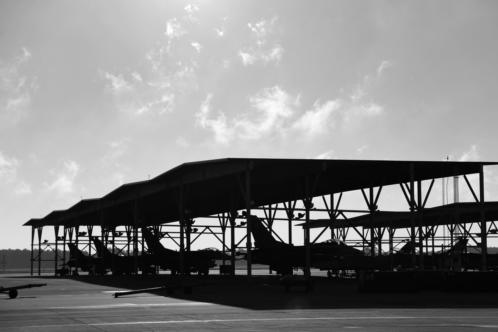 F-16CM Fighting Falcons are parked on the flightline as 20th Aircraft Maintenance Squadron Airmen perform upkeep and repairs at Shaw Air Force Base, S.C., Dec. 21, 2017.