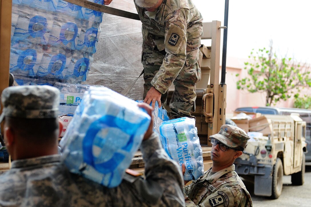 Puerto Rico Army National distribute food