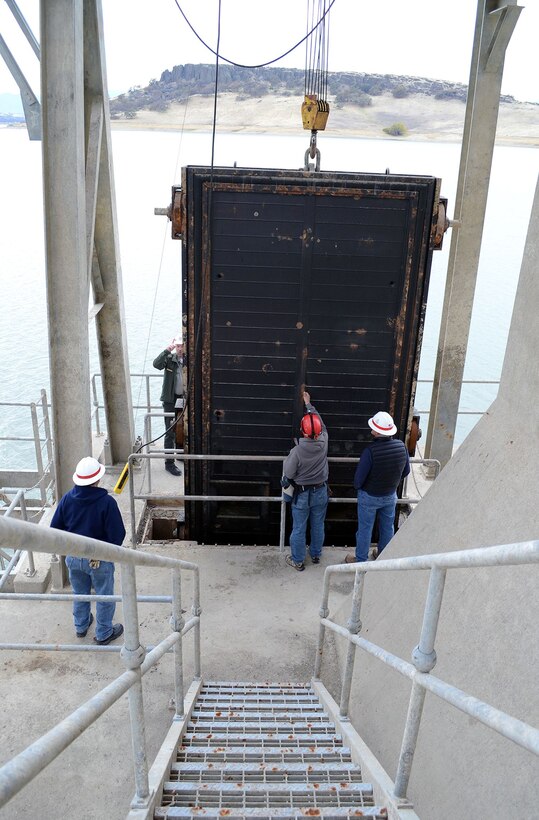 Sacramento District Operations and Dam Safety Sections takes a look at Black Butte Dam’s bulkhead gate on Nov. 30, 2017.