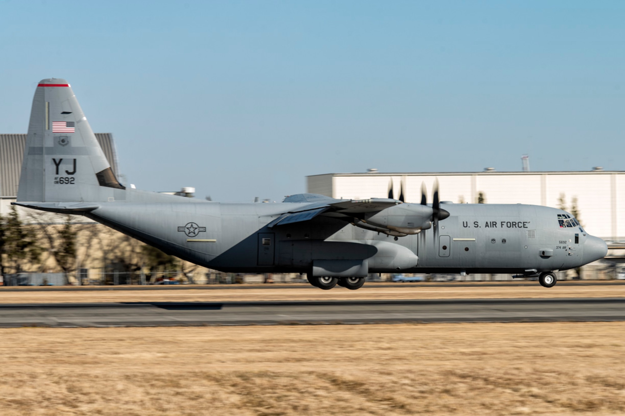 Yokota receives 10th C-130J from Dyess AFB