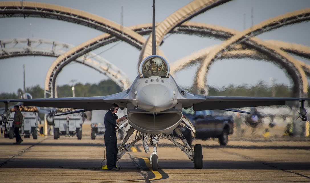 An F-16 Fighting Falcon goes through a maintenance check during a hot pit session, Dec. 14, 2017, at Eglin Air Force Base, Fla. The 96th Test Wing recently established the quarterly hot pit refueling capability, enabling aircrew to fly more sorties and maintainers more time to work on the aircraft. Although hot pitting is new for the test wing, it is a common occurrence for operational wings. (U.S. Air Force photo by Samuel King Jr.)